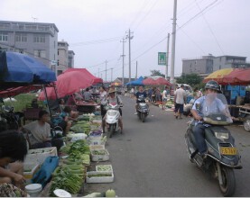 “马路市场”深夜噪音扰民三台城管：正积极研究解决办法