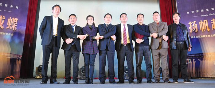 绵阳安州区委、区政府领导与蜗牛巴巴、签约合作商家手拉手紧密合作_副本.jpg