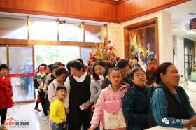 又一届江岸国际免费摘草莓完美落幕，做江岸国际业主太幸福！