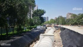 绵阳滨河南路道路拓宽工程正加快施工