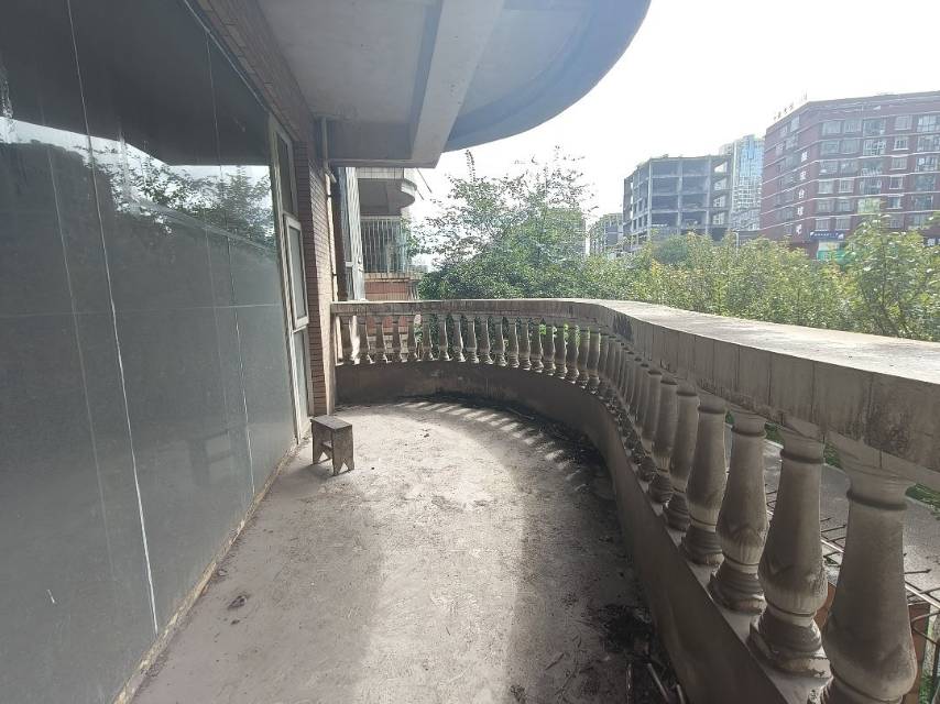 四川/绵阳河滨苑小区，4室2厅2卫，164.00㎡，售价62.80万 四川/绵阳二手房