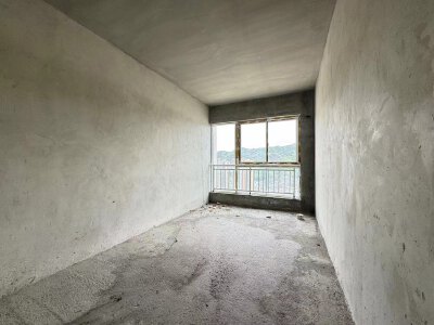 源丰豪庭，3室2厅2卫，121㎡，毛坯，售价56.8万