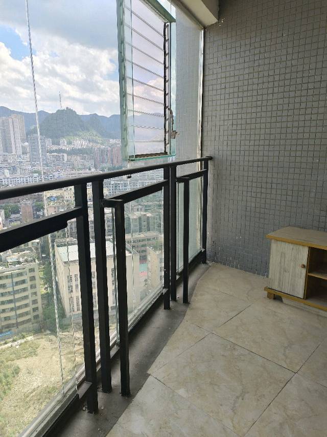 四川/绵阳E家建材城，3室2厅2卫，148㎡，普装，售价56.8万 四川/绵阳二手房