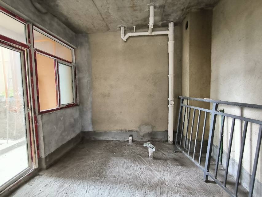 四川/绵阳钟山华庭小，4室2厅2卫，139.00㎡，毛坯，售价83.00万 四川/绵阳二手房