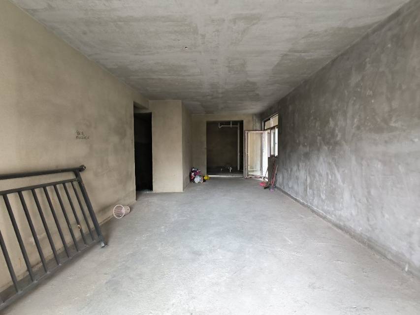 四川/绵阳钟山华庭小，4室2厅2卫，139.00㎡，毛坯，售价83.00万 四川/绵阳二手房
