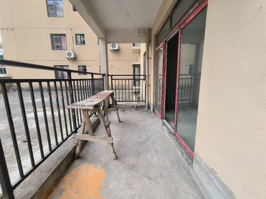 四川/绵阳钟山华庭小，4室2厅2卫，139.00㎡，毛坯，售价83.00万 四川/绵阳二手房