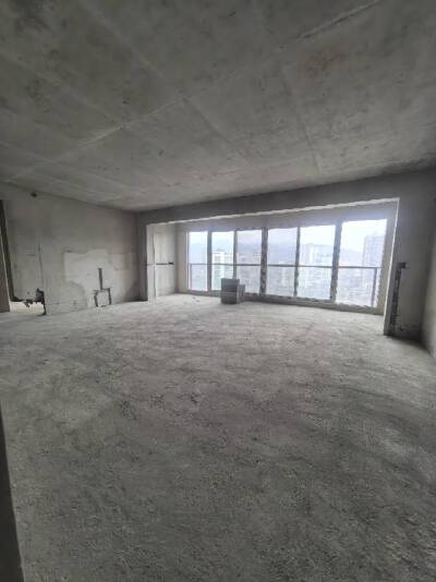 凤凰里，4室2厅2卫，149.50㎡，毛坯，售价106.80万