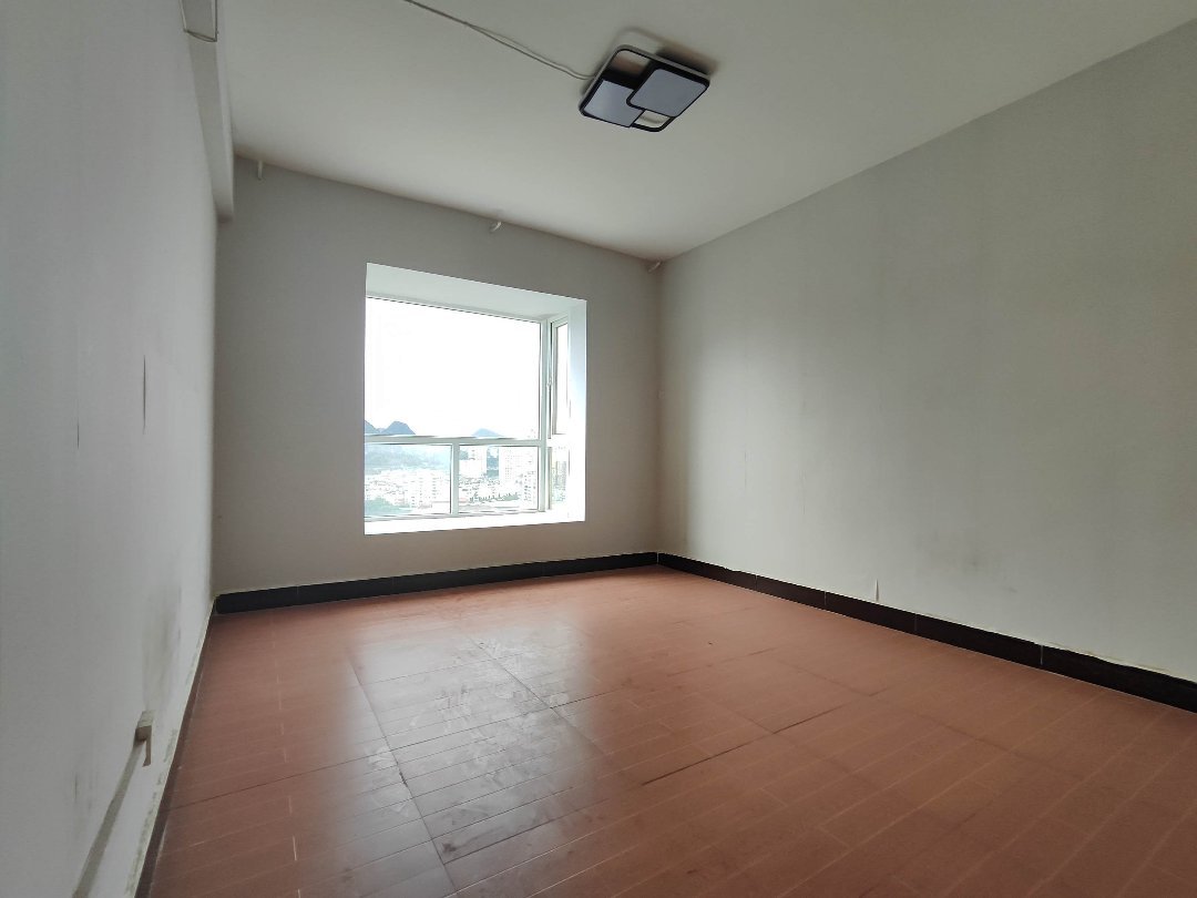 四川/绵阳麒麟大厦，4室2厅2卫，159.5㎡，普装，售价66万 四川/绵阳二手房