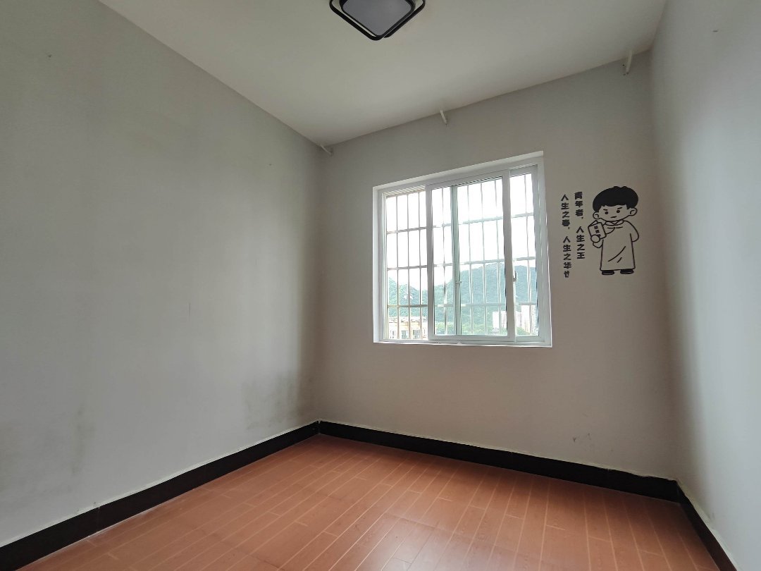 四川/绵阳麒麟大厦，4室2厅2卫，159.5㎡，普装，售价66万 四川/绵阳二手房