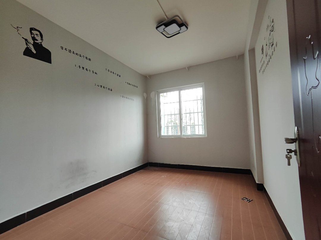 四川/绵阳麒麟大厦，4室2厅2卫，159.5㎡，普装，售价66万 四川/绵阳二手房