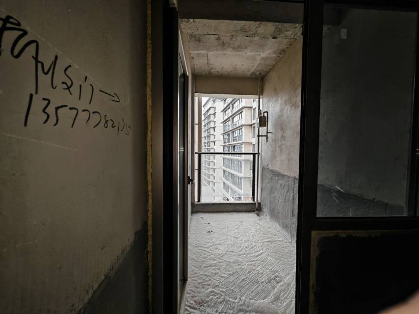 四川/绵阳凤凰里，3室2厅2卫，125㎡，毛坯，售价81.8万 四川/绵阳二手房