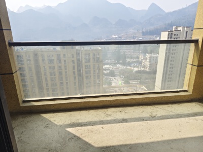 紫藤庄园，4室2厅2卫，176.6㎡，毛坯，售价96.6万