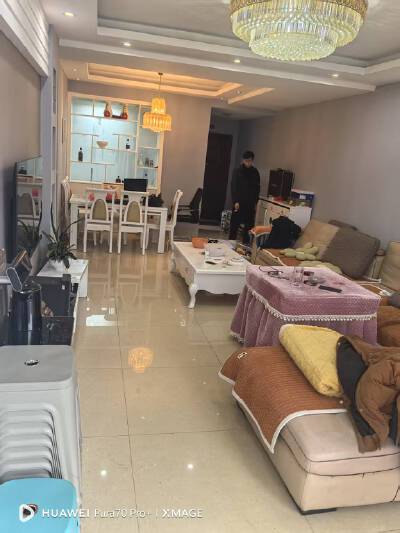 水木清华，3室2厅2卫，119.00㎡，租金1800元/月