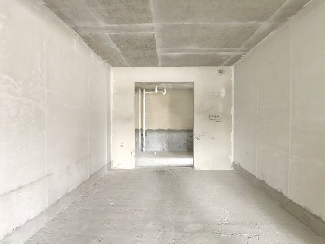 四川/绵阳凤凰里，5室2厅3卫，229.00㎡，毛坯，售价162.80万 四川/绵阳二手房