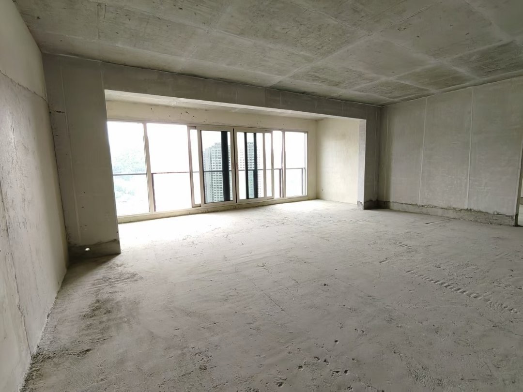 四川/绵阳凤凰里，5室2厅3卫，229.00㎡，毛坯，售价162.80万 四川/绵阳二手房