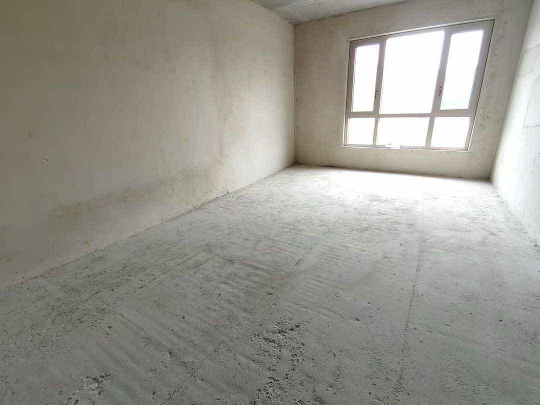 四川/绵阳凤凰里，5室2厅3卫，229.00㎡，毛坯，售价162.80万 四川/绵阳二手房
