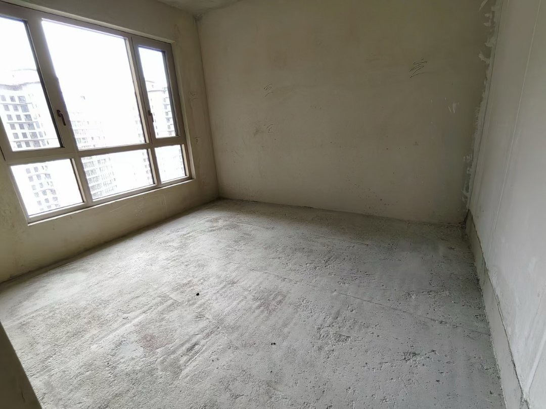 四川/绵阳凤凰里，5室2厅3卫，229.00㎡，毛坯，售价162.80万 四川/绵阳二手房