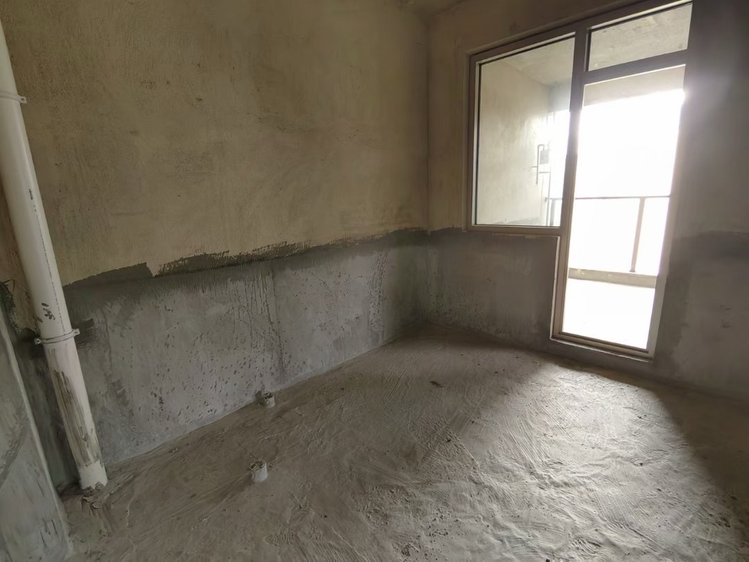 四川/绵阳凤凰里，5室2厅3卫，229.00㎡，毛坯，售价162.80万 四川/绵阳二手房