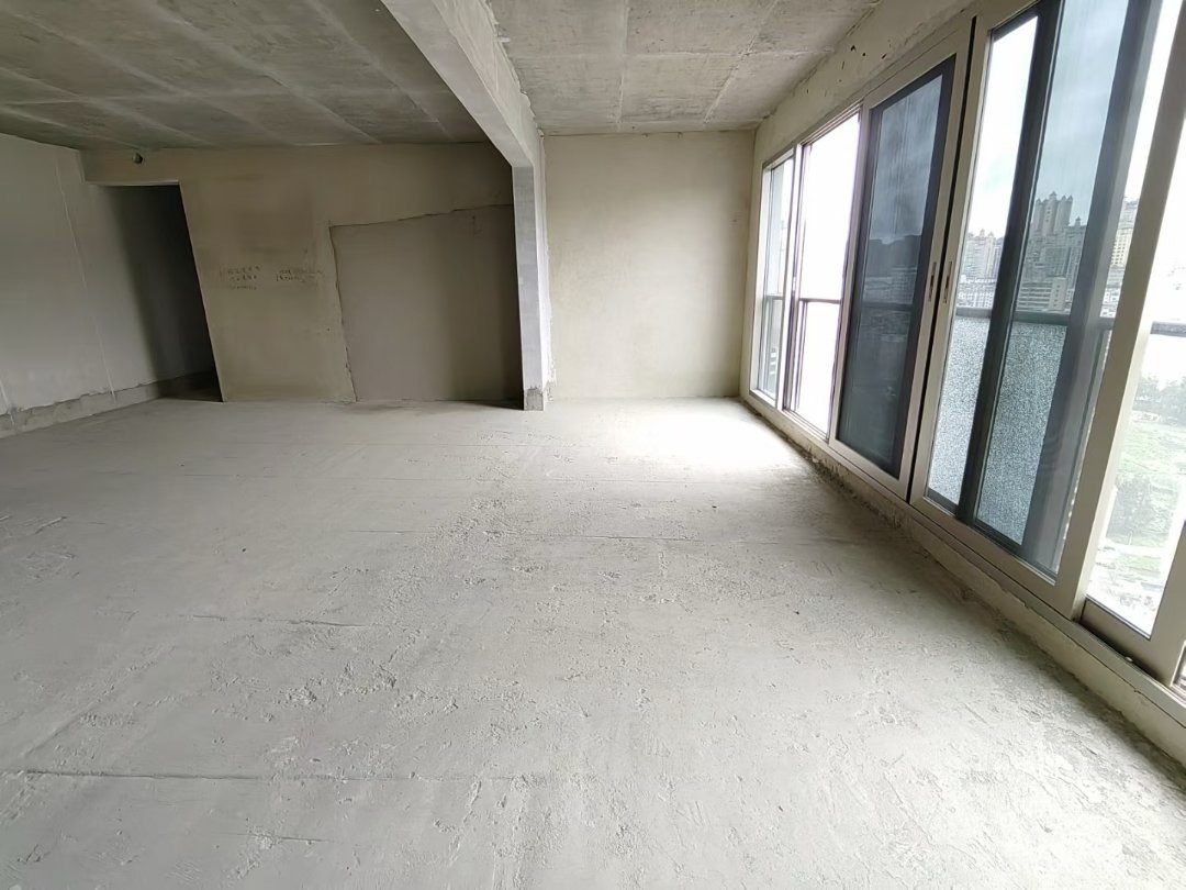 四川/绵阳凤凰里，5室2厅3卫，229.00㎡，毛坯，售价162.80万 四川/绵阳二手房