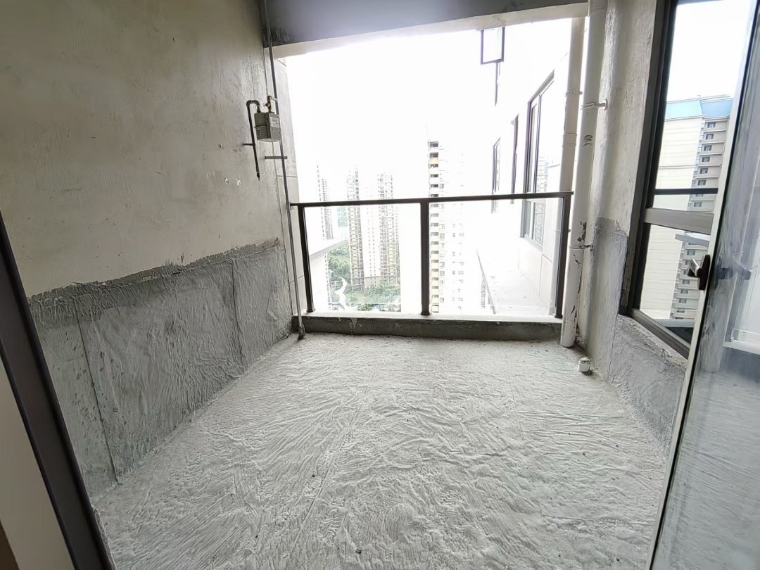 四川/绵阳凤凰里，5室2厅3卫，229.00㎡，毛坯，售价162.80万 四川/绵阳二手房