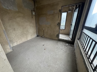 紫藤庄园，4室2厅2卫，176㎡，售价99.8万