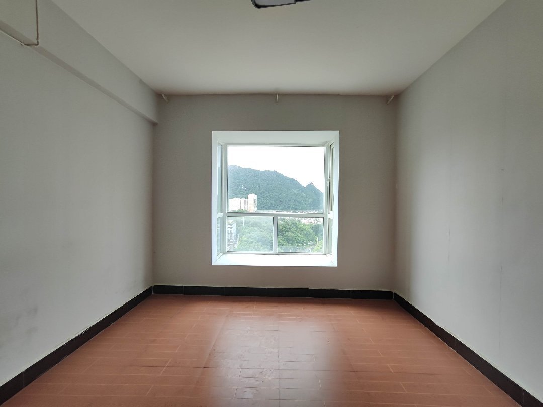 四川/绵阳麒麟大厦，4室2厅2卫，159.5㎡，普装，售价66万 四川/绵阳二手房