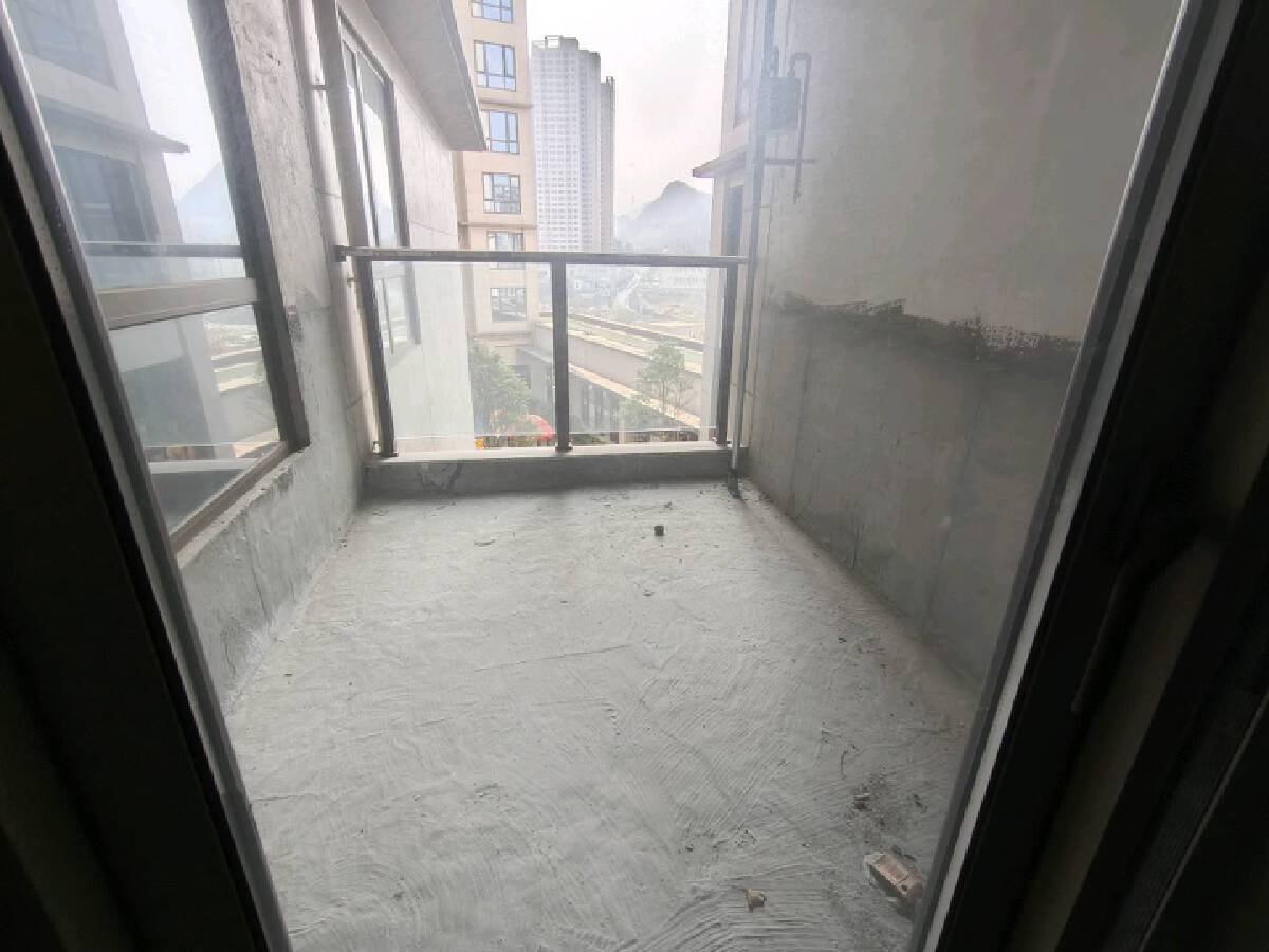 四川/绵阳凤凰里，5室2厅2卫，201㎡，毛坯，售价146万 四川/绵阳二手房