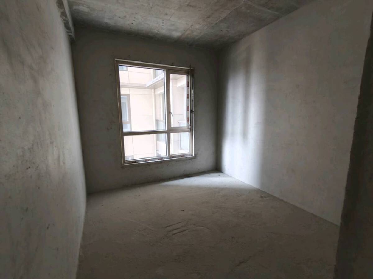 四川/绵阳凤凰里，5室2厅2卫，201㎡，毛坯，售价146万 四川/绵阳二手房