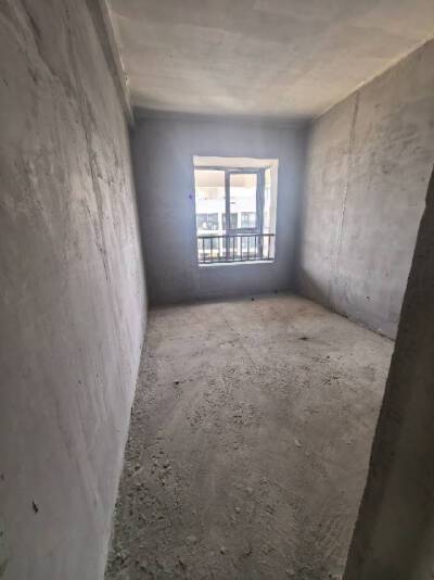 奥莱文化广场，3室2厅2卫，108.00㎡，毛坯，售价58.80万