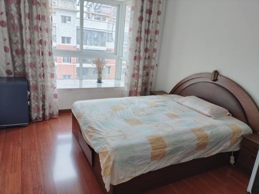 四川/绵阳景新花园，4室2厅2卫，140.00㎡，售价50.8万 四川/绵阳二手房