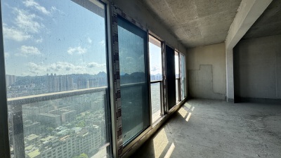 凤凰里，4室2厅2卫，149.8㎡，毛坯，售价106万