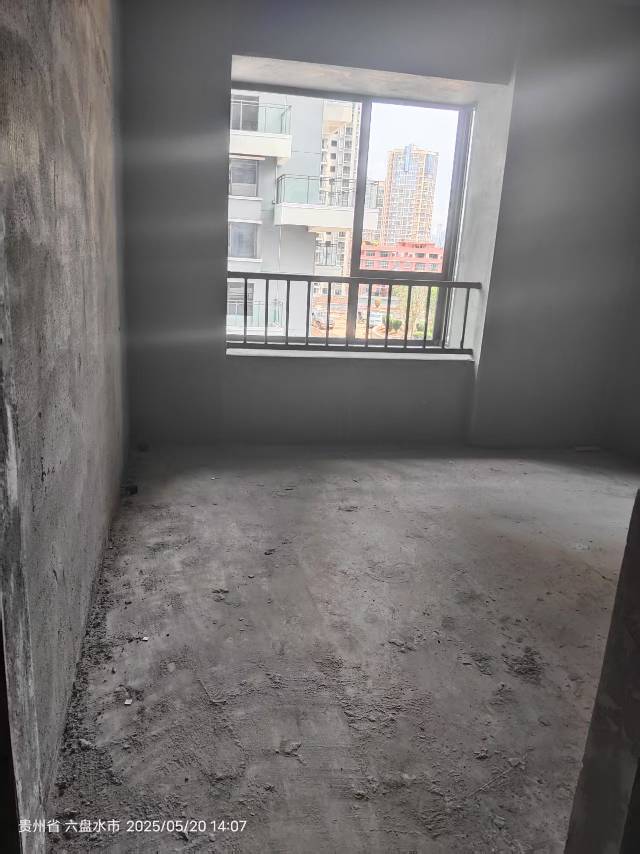 四川/绵阳奥莱文化广场，3室2厅2卫，129.99㎡，毛坯，售价70.8万 四川/绵阳二手房