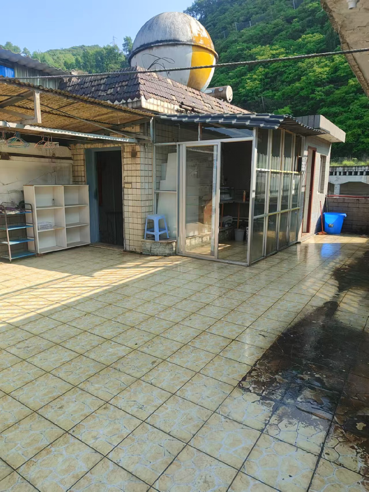 四川/绵阳荷城花园步行街，1室1厅1卫，80㎡，简装，租金600元/年 四川/绵阳租房