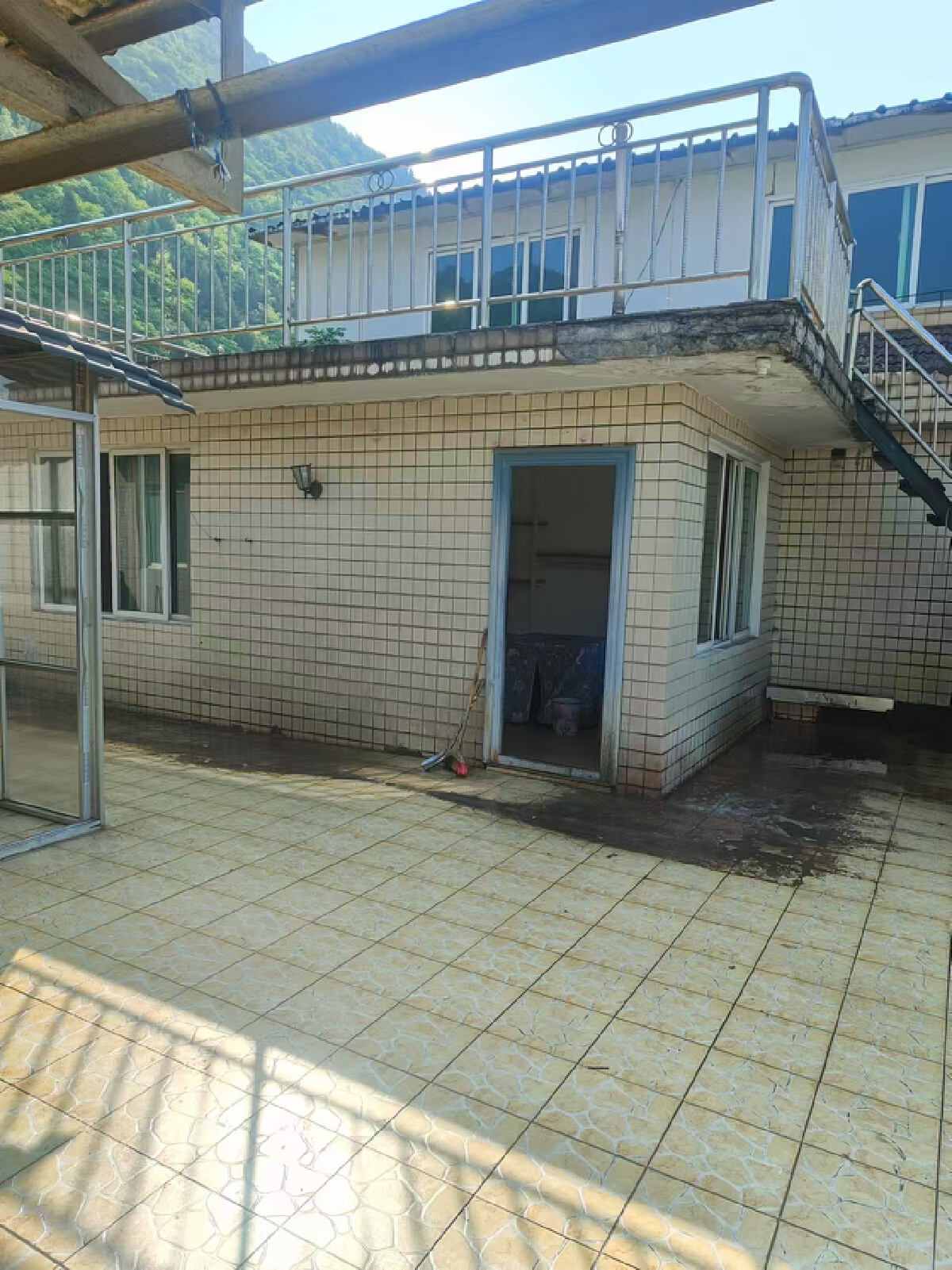 四川/绵阳荷城花园步行街，1室1厅1卫，80㎡，简装，租金600元/年 四川/绵阳租房