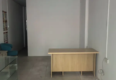42㎡，简装，租金2700元/月