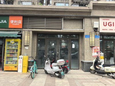 60㎡，毛坯，租金2700元/月