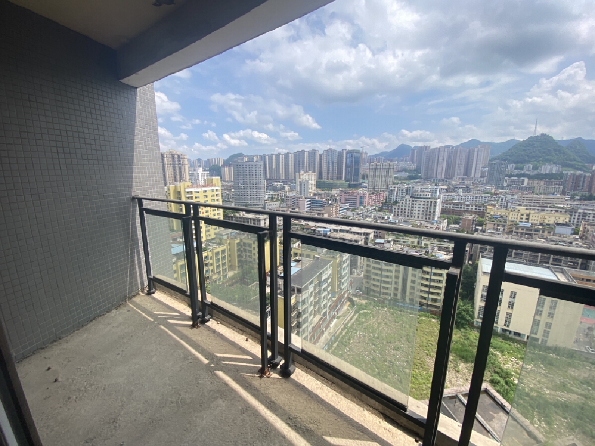 四川/绵阳E家建材城，4室2厅2卫，148.60㎡，毛坯，售价64.8万 四川/绵阳二手房