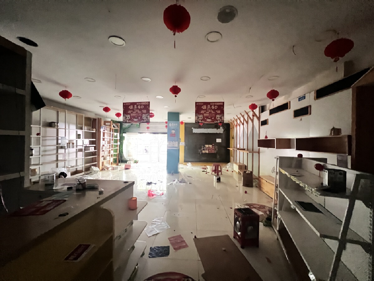 四川/绵阳E家建材城，1卫，210㎡，租金4300元/月 四川/绵阳租房