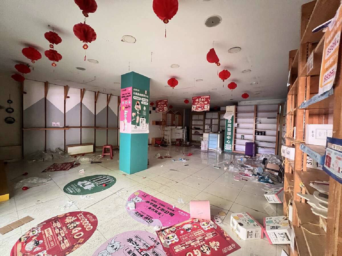 四川/绵阳E家建材城，1卫，210㎡，租金4300元/月 四川/绵阳租房