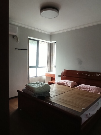 兴苑御景名城，3室2厅1卫，89㎡，简装，售价70万