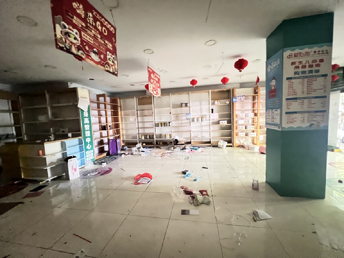 四川/绵阳E家建材城，1卫，210㎡，租金4300元/月 四川/绵阳租房