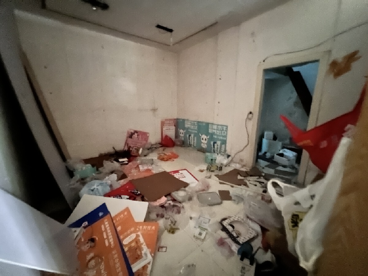四川/绵阳E家建材城，1卫，210㎡，租金4300元/月 四川/绵阳租房