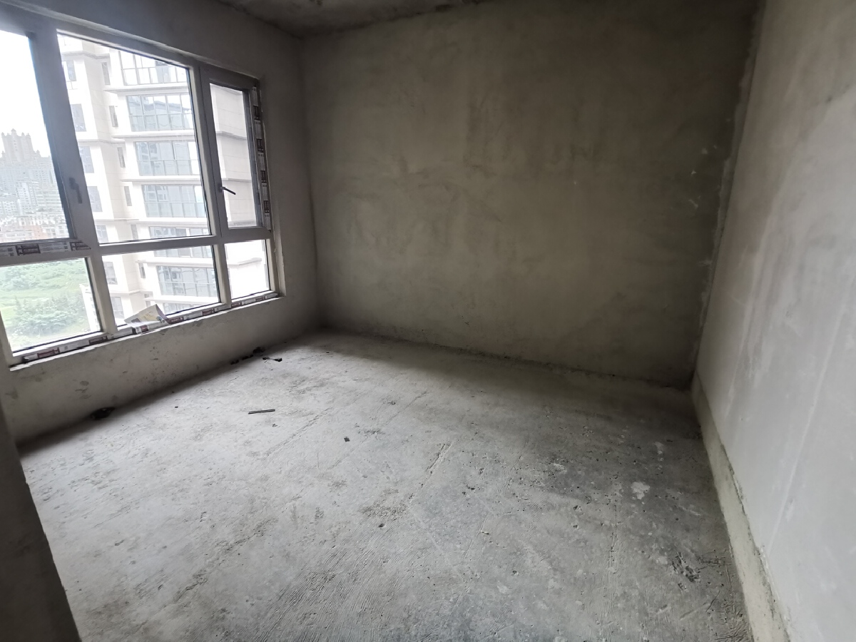 四川/绵阳凤凰里，5室2厅3卫，230.44㎡，售价135万 四川/绵阳二手房