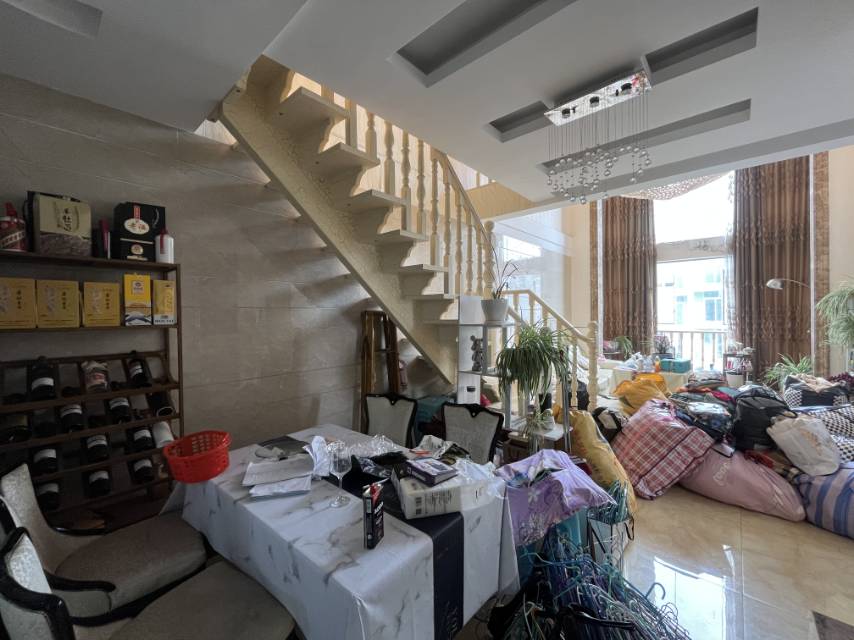 四川/绵阳山海观天下，5室2厅2卫，174.00㎡，精装，售价86.8万 四川/绵阳二手房