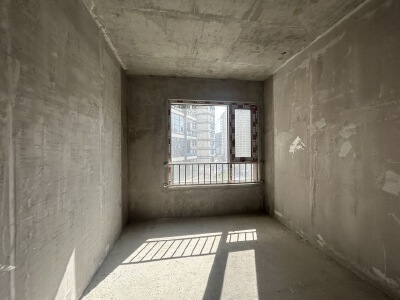 华兴钟山赋，4室2厅3卫，178㎡，毛坯，售价93.8万