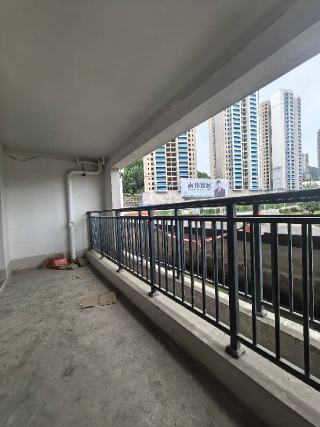 四川/绵阳新城凤凰台，3室2厅2卫，103.90㎡，毛坯，售价85.80万 四川/绵阳二手房