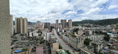 中昂星光汇，4室2厅2卫，141.38㎡，售价89.80万