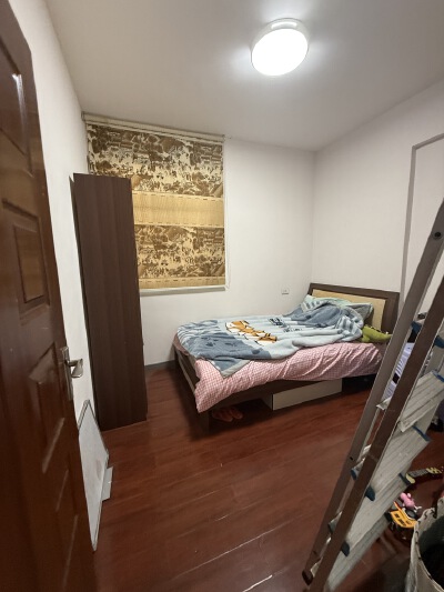 汇盛大厦，4室2厅2卫，192㎡，售价85万