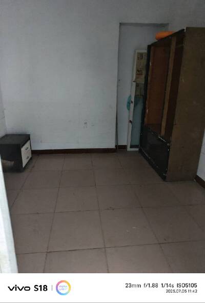 水电小区，8室4厅4卫，165㎡，售价52万
