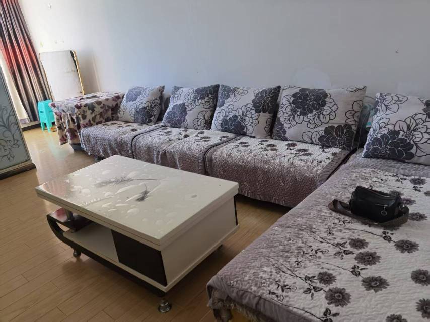 四川/绵阳海鑫广场，1室1厅1卫，40.00㎡，租金1200.00元/月 四川/绵阳租房